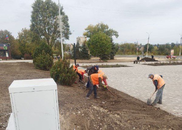 Коммунальные службы проводят работы на территории города Коммунальные службы проводят работы на территории города