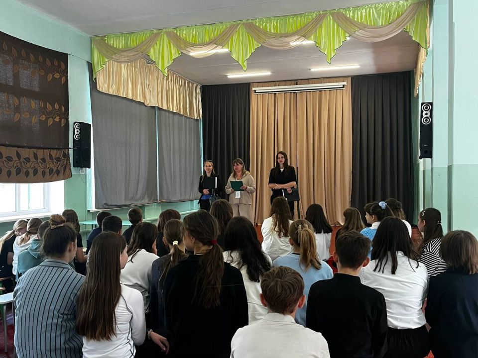 В Белокуракинской школе №1, Белокуракинской школе №2 и Нещеретовской школе №4 состоялся образовательный рейд под названием "Урок" В Белокуракинской школе №1, Белокуракинской школе №2 и Нещеретовской школе №4 состоялся образовательный рейд под названием "Урок"