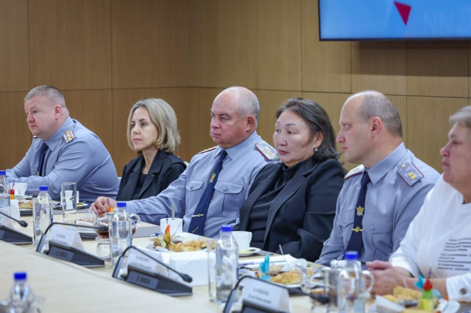 Директор ФСИН России генерал внутренней службы Российской Федерации Аркадий Гостев встретился с семьями сотрудников уголовно-исполнительной системы, погибших при выполнении воинского долга в ходе специальной военной операции... Директор ФСИН России генерал внутренней службы Российской Федерации Аркадий Гостев встретился с семьями сотрудников уголовно-исполнительной системы, погибших при выполнении воинского долга в ходе специальной военной операции...