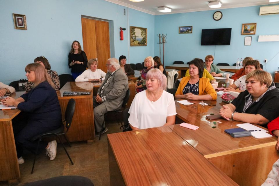 Денис Колесников обсудил вопросы развития образования с работниками профсоюзов Денис Колесников обсудил вопросы развития образования с работниками профсоюзов