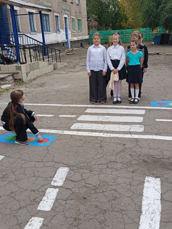 В образовательных учреждениях города Ровеньки прошла Всероссийская неделя безопасности дорожного движения В образовательных учреждениях города Ровеньки прошла Всероссийская неделя безопасности дорожного движения
