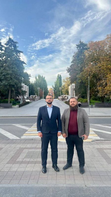 Александр Криеренко: Пишу из героического Волгограда, куда мы с моим коллегой, председателем социального комитета Народного Совета ЛНР Иваном Санаевым, прибыли для участия в 43-й Конференции Южно-Российской Парламентской... Александр Криеренко: Пишу из героического Волгограда, куда мы с моим коллегой, председателем социального комитета Народного Совета ЛНР Иваном Санаевым, прибыли для участия в 43-й Конференции Южно-Российской Парламентской...