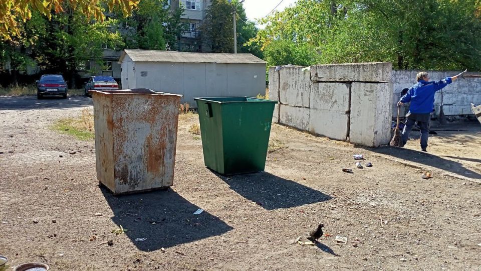 Наталия Жулинская: И снова о мусоре. Ежедневно в соцсетях жители обсуждают тему навалов (свалок) возле контейнерных площадок Наталия Жулинская: И снова о мусоре. Ежедневно в соцсетях жители обсуждают тему навалов (свалок) возле контейнерных площадок