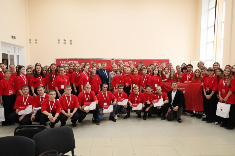 Денис Колесников наградил победителей Регионального слета «Хранители истории» Денис Колесников наградил победителей Регионального слета «Хранители истории»