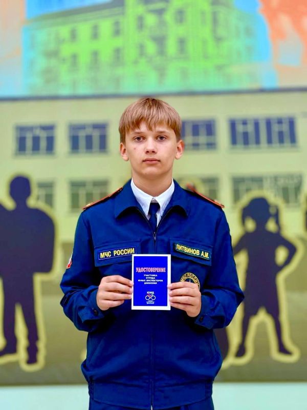 На территории г. Луганска школьников посвятили в ЮИД На территории г. Луганска школьников посвятили в ЮИД