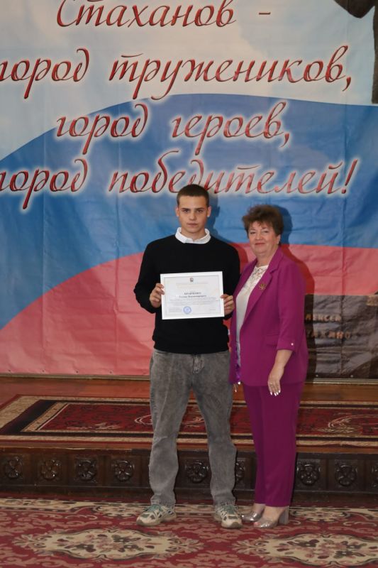 в сердце Стаханова: как отметили праздник в ГДК им. Горького в сердце Стаханова: как отметили праздник в ГДК им. Горького