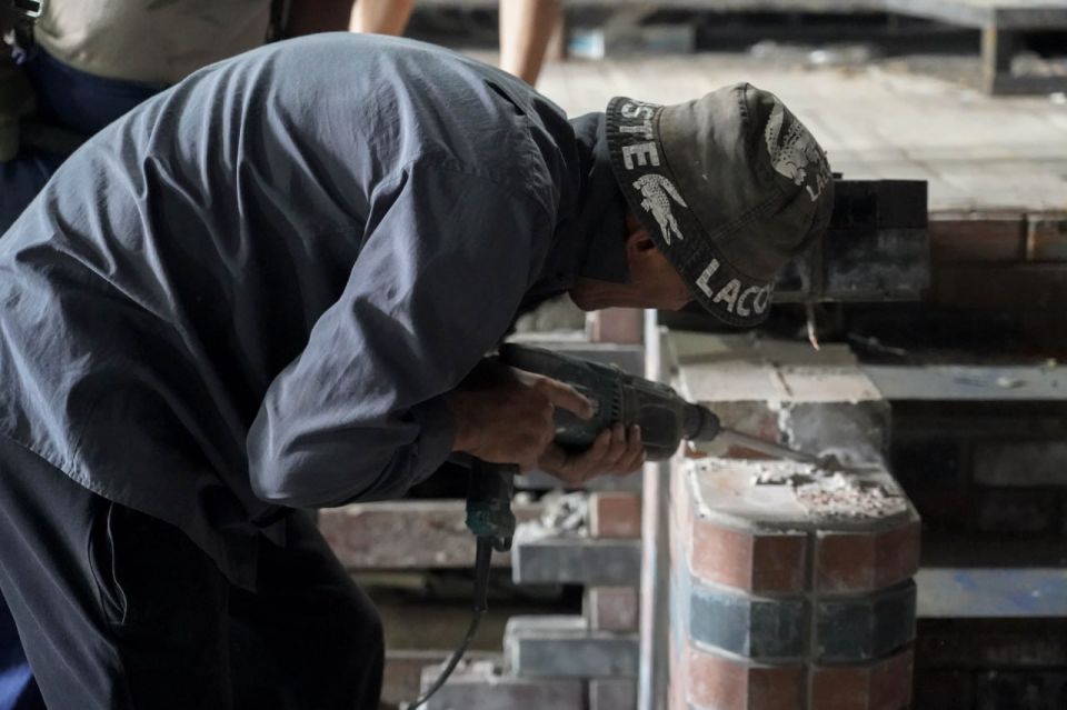 В Алчевске полным ходом идут ремонтные работы в будущем молодежном центре В Алчевске полным ходом идут ремонтные работы в будущем молодежном центре