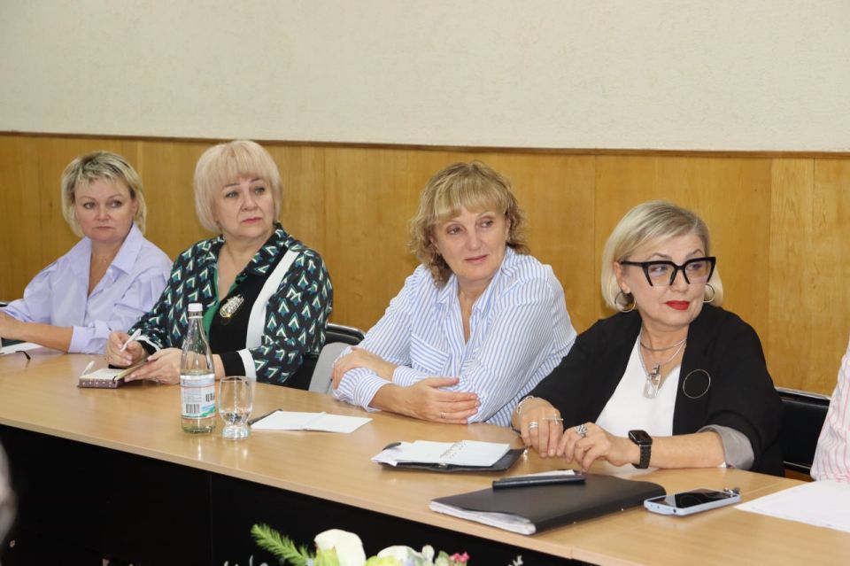 Наталия Жулинская: Открытый диалог с представителями некоммерческого сектора города Стаханова Наталия Жулинская: Открытый диалог с представителями некоммерческого сектора города Стаханова