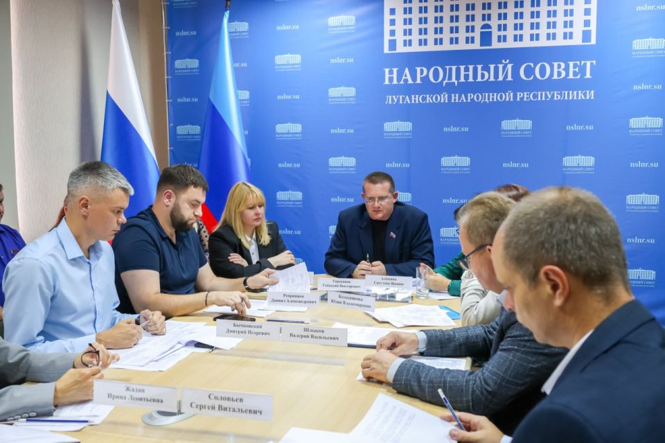 На базе Комитета по инфраструктуре будет создана рабочая группа по законодательному урегулированию отдельных вопросов по договорам соцнайма На базе Комитета по инфраструктуре будет создана рабочая группа по законодательному урегулированию отдельных вопросов по договорам соцнайма