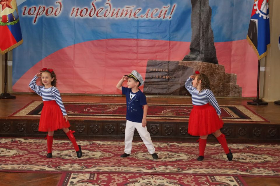 в сердце Стаханова: как отметили праздник в ГДК им. Горького в сердце Стаханова: как отметили праздник в ГДК им. Горького