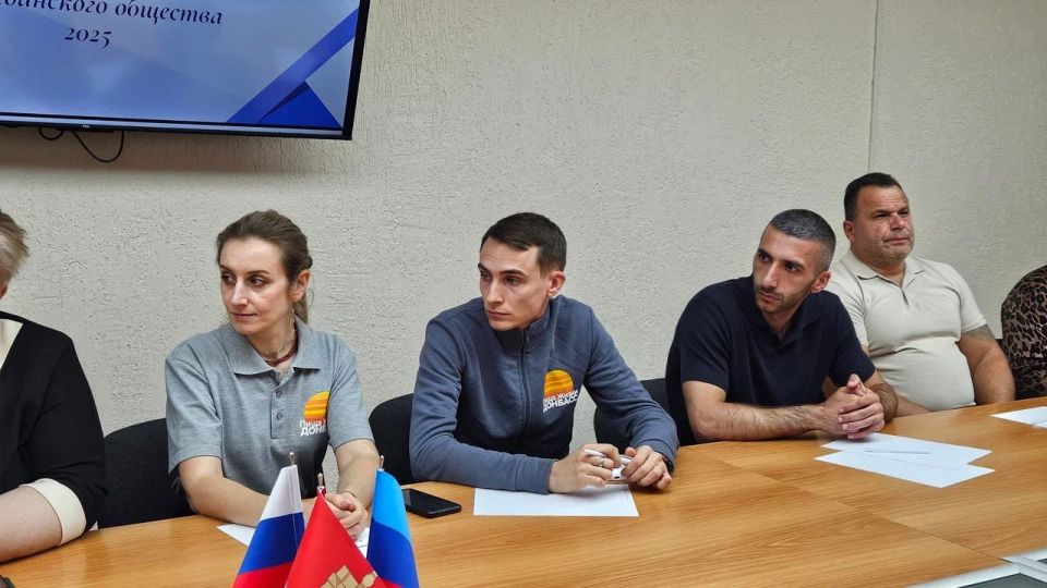 Анна Рослякова обсудила поддержку НКО с общественными активистами Алчевска и Стаханова Анна Рослякова обсудила поддержку НКО с общественными активистами Алчевска и Стаханова