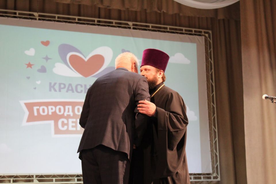Сергей Козенко: Сегодня в Краснодонском городском Дворце культуры имени «Молодой гвардии» прошло торжественное мероприятие, посвященное 111-й годовщине со Дня основания города Краснодона Сергей Козенко: Сегодня в Краснодонском городском Дворце культуры имени «Молодой гвардии» прошло торжественное мероприятие, посвященное 111-й годовщине со Дня основания города Краснодона