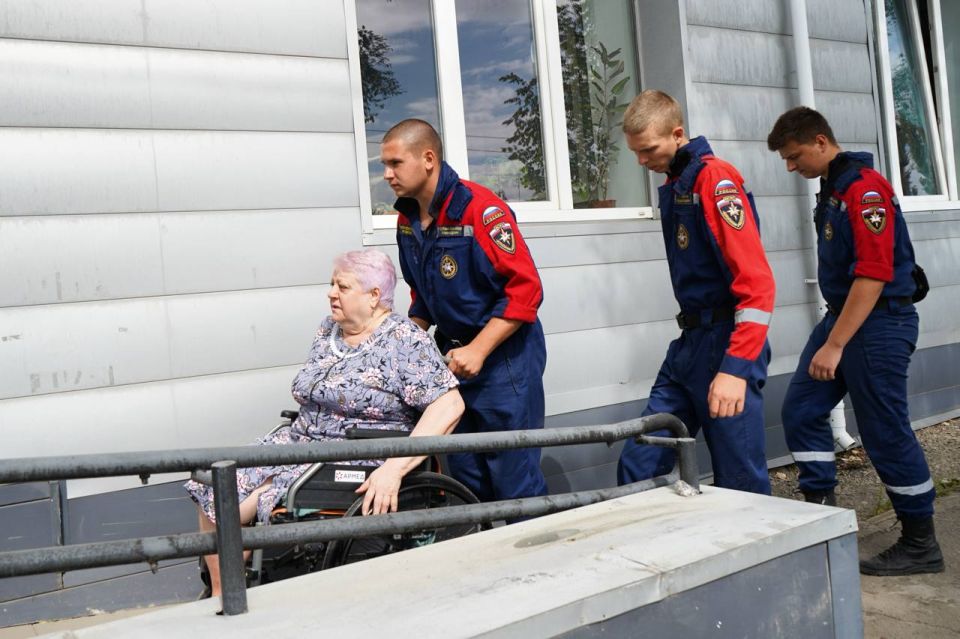Помощь здесь и сейчас. Добровольцы Луганского регионального отделения Всероссийского студенческого корпуса спасателей продолжают свою важную миссию - помощь людям с ограниченными возможностями здоровья Помощь здесь и сейчас. Добровольцы Луганского регионального отделения Всероссийского студенческого корпуса спасателей продолжают свою важную миссию - помощь людям с ограниченными возможностями здоровья