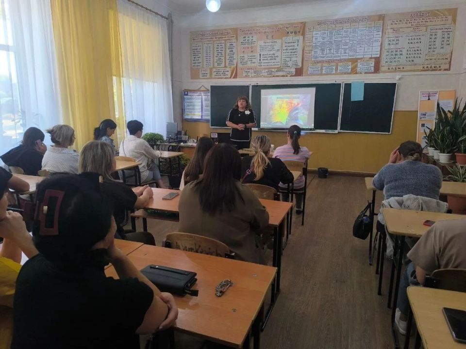 Андрей Рубанцов: В Ясеновской гимназии им. Ю.В.Стеценко реализуется проект - победитель конкурса Фонда Президентских грантов - «Семейный фестиваль «Книга в кадре»» Андрей Рубанцов: В Ясеновской гимназии им. Ю.В.Стеценко реализуется проект - победитель конкурса Фонда Президентских грантов - «Семейный фестиваль «Книга в кадре»»