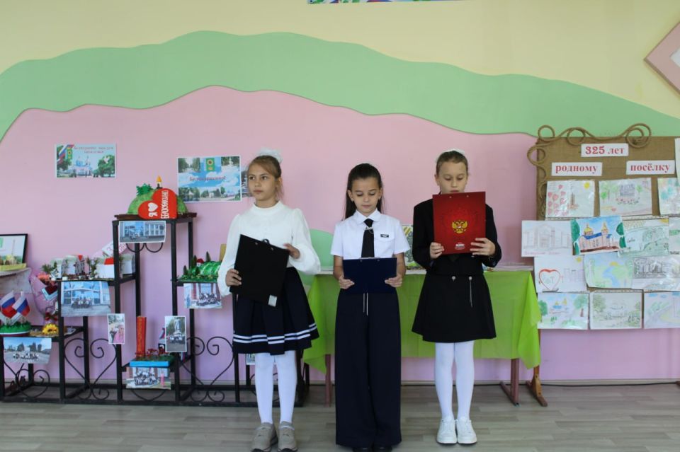 Глава Белокуракинского муниципального округа Ольга Кучерявая посетила образовательные и дошкольные учреждения Белокуракино, где состоялась выставка работ школьников и воспитанников детских садов, приуроченная к 325-летию... Глава Белокуракинского муниципального округа Ольга Кучерявая посетила образовательные и дошкольные учреждения Белокуракино, где состоялась выставка работ школьников и воспитанников детских садов, приуроченная к 325-летию...