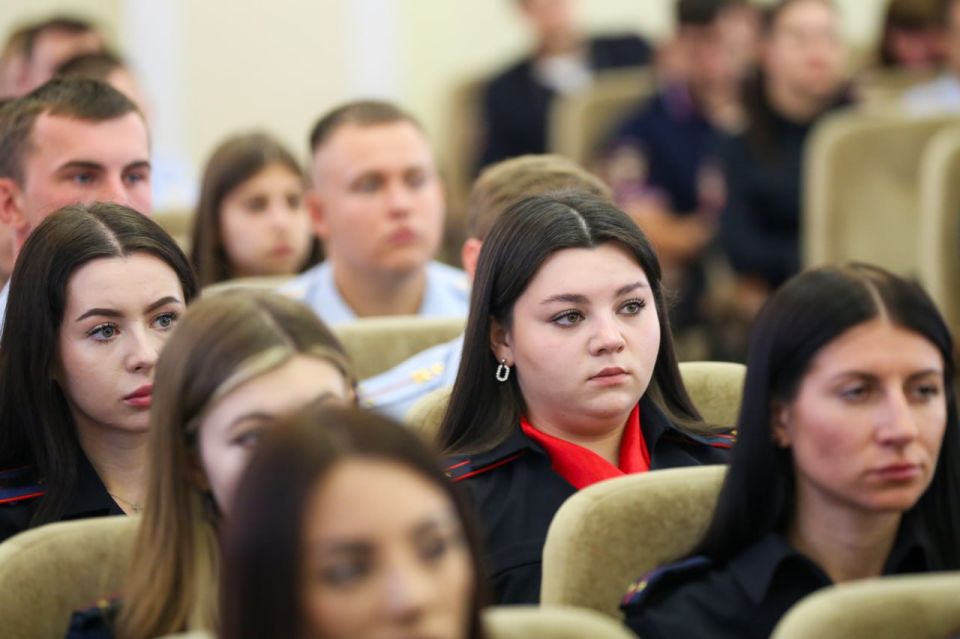 Совещание с молодыми правоохранителями состоялось в МВД по Луганской Народной Республике Совещание с молодыми правоохранителями состоялось в МВД по Луганской Народной Республике