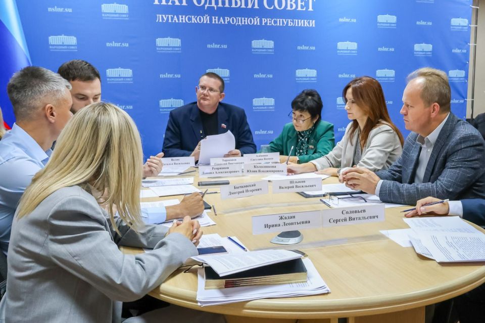 На базе Комитета по инфраструктуре будет создана рабочая группа по законодательному урегулированию отдельных вопросов по договорам соцнайма На базе Комитета по инфраструктуре будет создана рабочая группа по законодательному урегулированию отдельных вопросов по договорам соцнайма