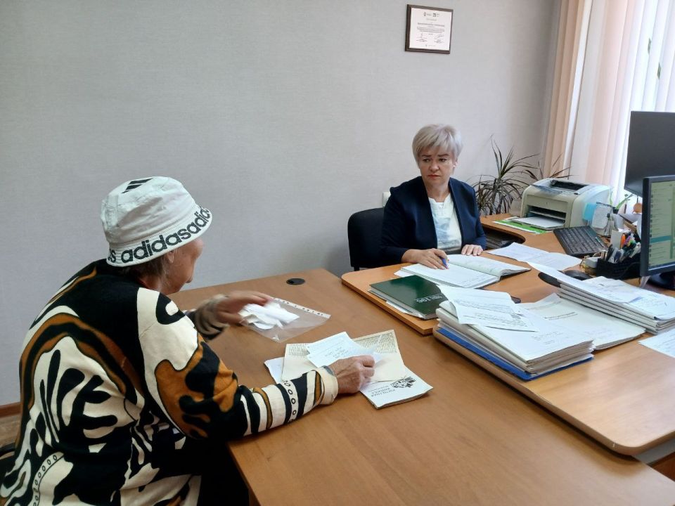 РОВЕНЬКИ: ЖИТЕЛИ ОБСУЖДАЮТ СОЦИАЛЬНЫЕ ВОПРОСЫ С ДЕПУТАТОМ РОВЕНЬКИ: ЖИТЕЛИ ОБСУЖДАЮТ СОЦИАЛЬНЫЕ ВОПРОСЫ С ДЕПУТАТОМ