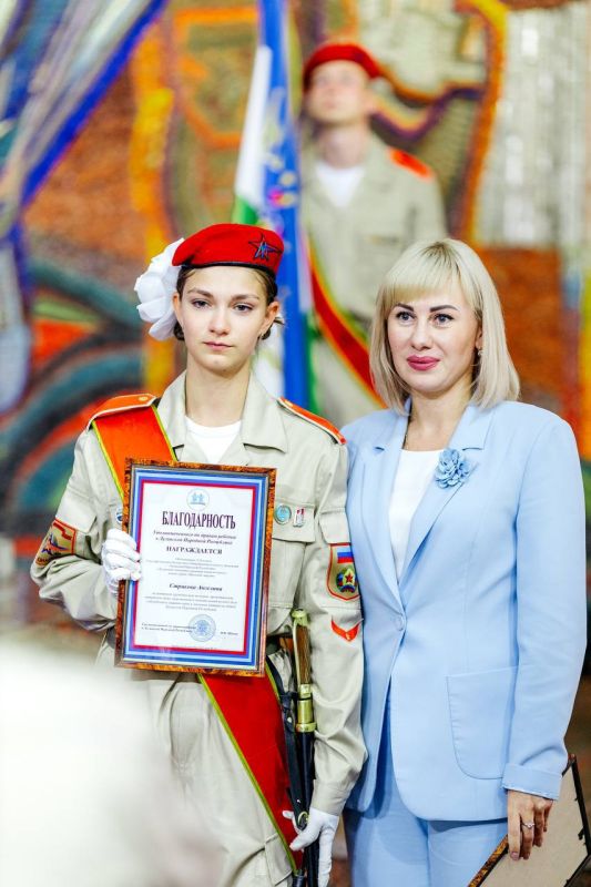 Инна Швенк: Приняла участие в торжественной церемонии принятия Клятвы лицеиста-юнармейца, обучающимися Луганского экономико-правового лицея-интерната имени героев «Молодой гвардии». Праздничная атмосфера наполняла... Инна Швенк: Приняла участие в торжественной церемонии принятия Клятвы лицеиста-юнармейца, обучающимися Луганского экономико-правового лицея-интерната имени героев «Молодой гвардии». Праздничная атмосфера наполняла...
