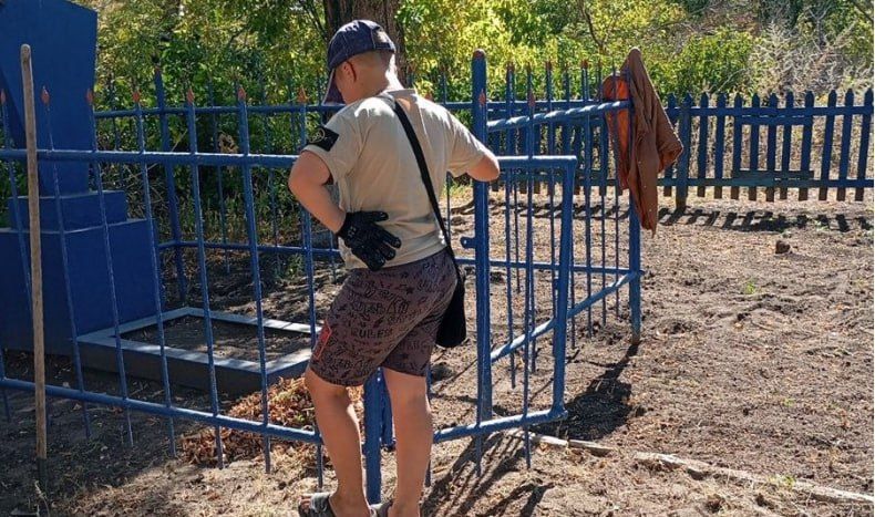Учащиеся Комсомольской школы почтили память погибших солдат в поселке Прохладный Учащиеся Комсомольской школы почтили память погибших солдат в поселке Прохладный