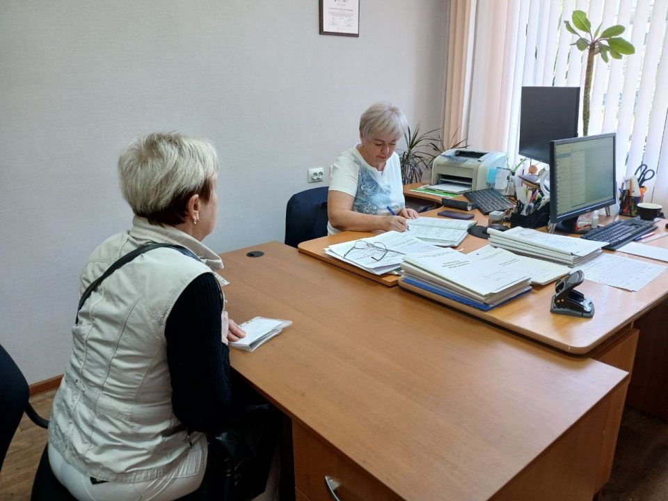 РОВЕНЬКИ: ЖИТЕЛИ ОБСУЖДАЮТ СОЦИАЛЬНЫЕ ВОПРОСЫ С ДЕПУТАТОМ РОВЕНЬКИ: ЖИТЕЛИ ОБСУЖДАЮТ СОЦИАЛЬНЫЕ ВОПРОСЫ С ДЕПУТАТОМ
