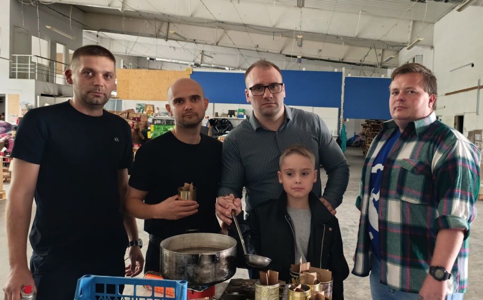 В Гуманитарном центре партии «Единая Россия» в городе Рубежное прошла партийная акция Единой России «Za Победу» В Гуманитарном центре партии «Единая Россия» в городе Рубежное прошла партийная акция Единой России «Za Победу»