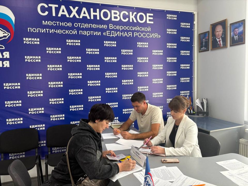 В Стаханове прошел прием граждан по жилищным и земельным вопросам для участников СВО и членов их семей В Стаханове прошел прием граждан по жилищным и земельным вопросам для участников СВО и членов их семей