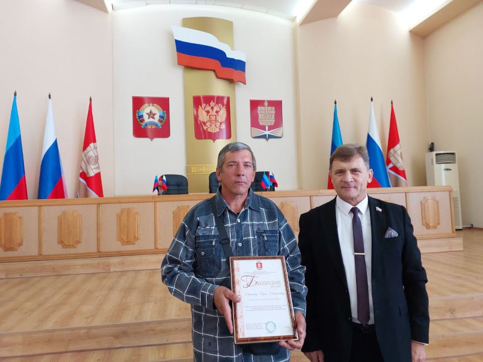 Сегодня Председателем Совета городского округа город Алчевск Романом Григорьевичем Лысенко были вручены Благодарственные письма Совета городского округа муниципальное образование городской округ город Алчевск Луганской... Сегодня Председателем Совета городского округа город Алчевск Романом Григорьевичем Лысенко были вручены Благодарственные письма Совета городского округа муниципальное образование городской округ город Алчевск Луганской...