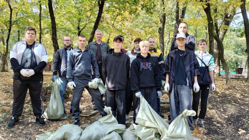 Ровеньки поддержали всероссийский субботник «Зеленая Россия» Ровеньки поддержали всероссийский субботник «Зеленая Россия»