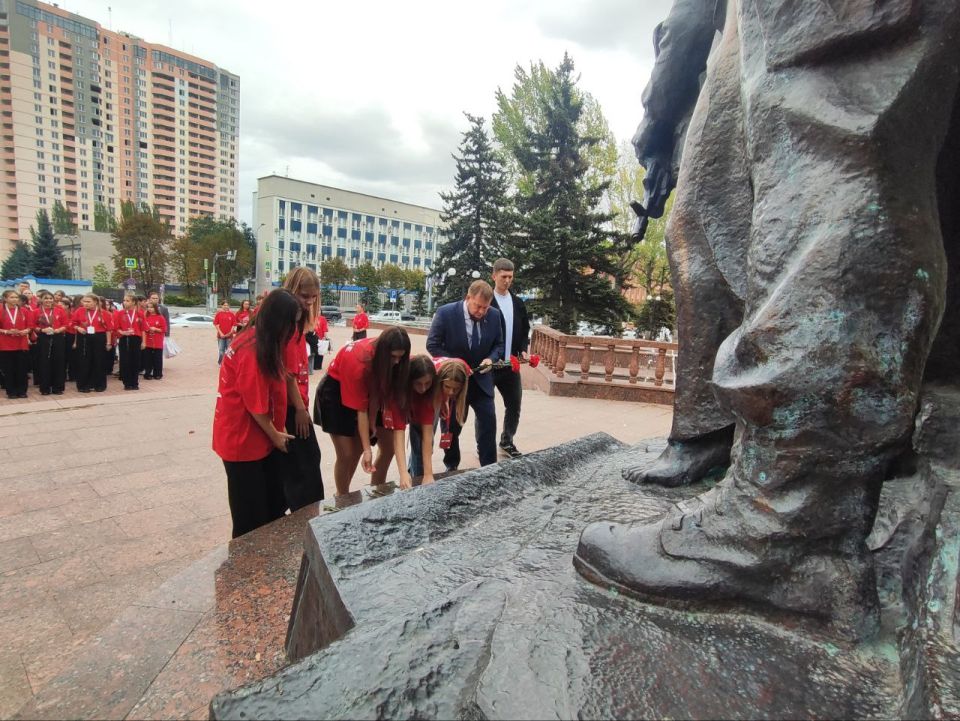 Денис Колесников наградил победителей Регионального слета «Хранители истории» Денис Колесников наградил победителей Регионального слета «Хранители истории»