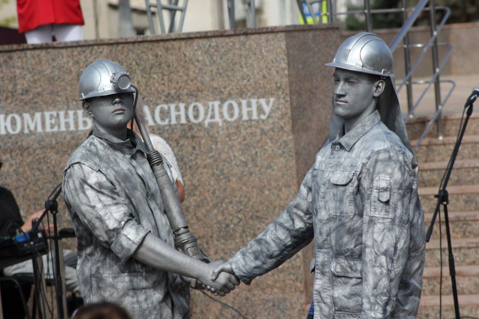 Владимир Шавлай: В рамках празднования Дня города Краснодон принял участие в торжественном открытии «Аллеи Дружбы», которую реконструировали специалисты подрядной организации региона-шефа Тюменской области, вложив в нее... Владимир Шавлай: В рамках празднования Дня города Краснодон принял участие в торжественном открытии «Аллеи Дружбы», которую реконструировали специалисты подрядной организации региона-шефа Тюменской области, вложив в нее...