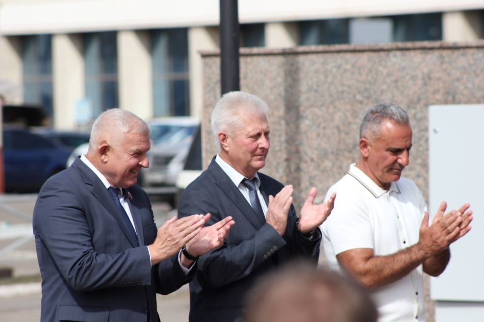 Владимир Шавлай: В рамках празднования Дня города Краснодон принял участие в торжественном открытии «Аллеи Дружбы», которую реконструировали специалисты подрядной организации региона-шефа Тюменской области, вложив в нее... Владимир Шавлай: В рамках празднования Дня города Краснодон принял участие в торжественном открытии «Аллеи Дружбы», которую реконструировали специалисты подрядной организации региона-шефа Тюменской области, вложив в нее...