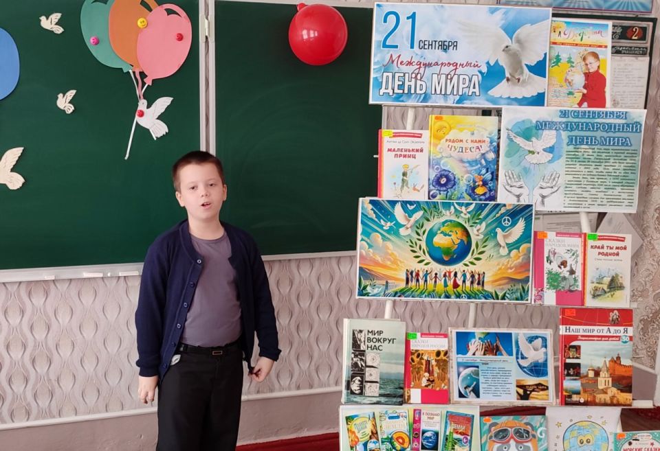 В Лозовском провели урок мира "Мир на планете - счастливы дети" В Лозовском провели урок мира "Мир на планете - счастливы дети"