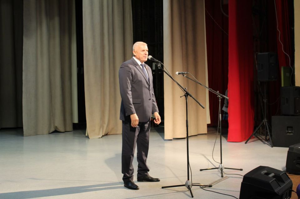 Сергей Козенко: Сегодня в Краснодонском городском Дворце культуры имени «Молодой гвардии» прошло торжественное мероприятие, посвященное 111-й годовщине со Дня основания города Краснодона Сергей Козенко: Сегодня в Краснодонском городском Дворце культуры имени «Молодой гвардии» прошло торжественное мероприятие, посвященное 111-й годовщине со Дня основания города Краснодона