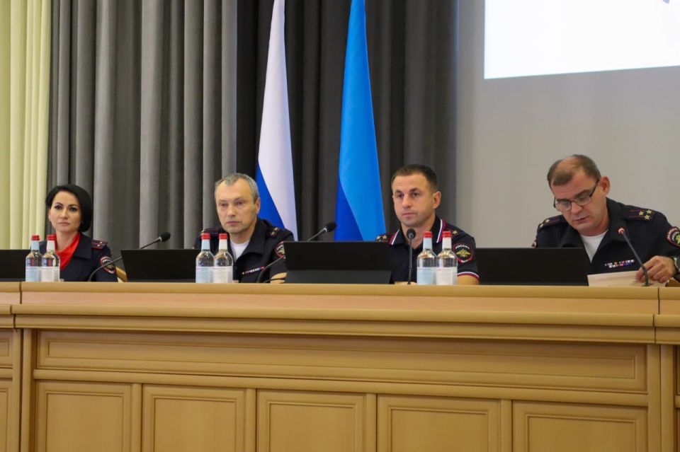 Совещание с молодыми правоохранителями состоялось в МВД по Луганской Народной Республике Совещание с молодыми правоохранителями состоялось в МВД по Луганской Народной Республике