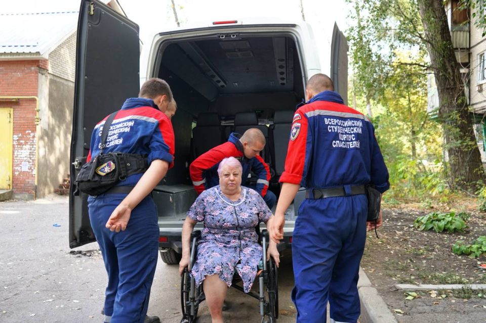 Помощь здесь и сейчас. Добровольцы Луганского регионального отделения Всероссийского студенческого корпуса спасателей продолжают свою важную миссию - помощь людям с ограниченными возможностями здоровья Помощь здесь и сейчас. Добровольцы Луганского регионального отделения Всероссийского студенческого корпуса спасателей продолжают свою важную миссию - помощь людям с ограниченными возможностями здоровья