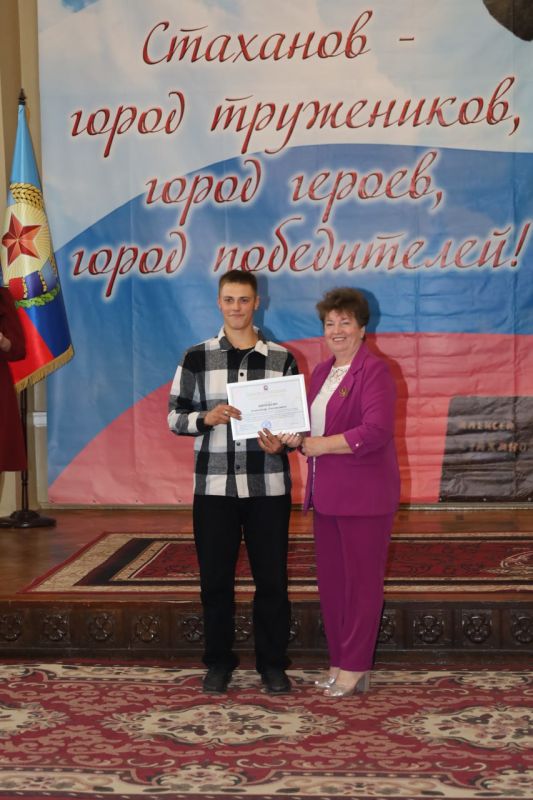 в сердце Стаханова: как отметили праздник в ГДК им. Горького в сердце Стаханова: как отметили праздник в ГДК им. Горького