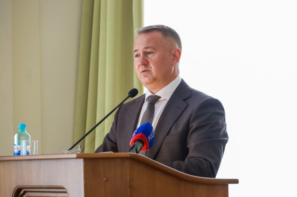 Делается всё для удобства и безопасности: Альберт Апшев проверил ход ремонта дорог в Лутугинском районе Делается всё для удобства и безопасности: Альберт Апшев проверил ход ремонта дорог в Лутугинском районе