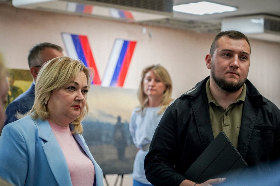 Михаил Голубович: Алчевск, уже скоро. Вместе с командой к нам в Республику с рабочим визитом приехала начальник отдела развития инфраструктуры молодежной политики Росмолодёжи Дина Каткова Михаил Голубович: Алчевск, уже скоро. Вместе с командой к нам в Республику с рабочим визитом приехала начальник отдела развития инфраструктуры молодежной политики Росмолодёжи Дина Каткова