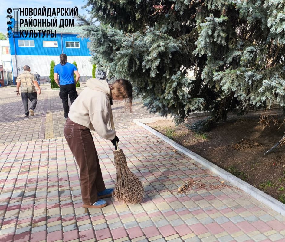 В рамках Всероссийского экологического субботника "Зелёная Россия" 19 сентября 2025 года сотрудники Новоайдарского районного дома культуры организовали и провели масштабную экологическую акцию на территории учреждения В рамках Всероссийского экологического субботника "Зелёная Россия" 19 сентября 2025 года сотрудники Новоайдарского районного дома культуры организовали и провели масштабную экологическую акцию на территории учреждения