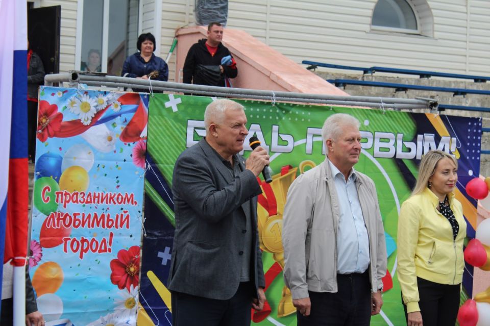 Сергей Козенко: Во второй день празднования 111й годовщины со дня основания города Краснодона центральной ареной для торжеств стал стадион имени Ленинского комсомола Сергей Козенко: Во второй день празднования 111й годовщины со дня основания города Краснодона центральной ареной для торжеств стал стадион имени Ленинского комсомола