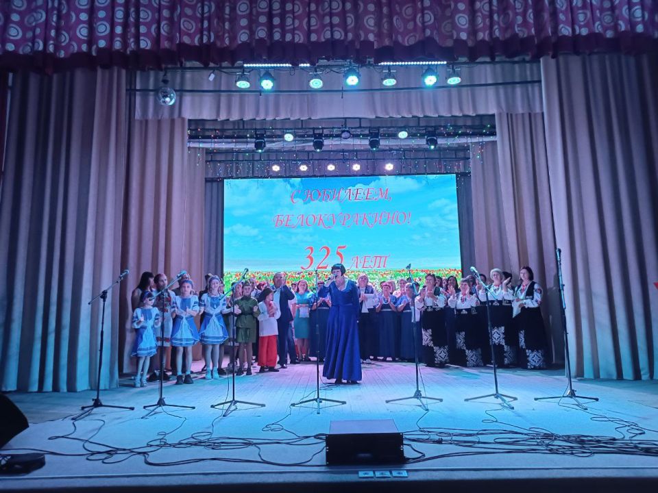 В Белокуракинском Доме культуры состоялся праздничный концерт, приуроченный ко Дню нашего родного поселка, который в этом году отмечает свой 325-летний юбилей! В Белокуракинском Доме культуры состоялся праздничный концерт, приуроченный ко Дню нашего родного поселка, который в этом году отмечает свой 325-летний юбилей!