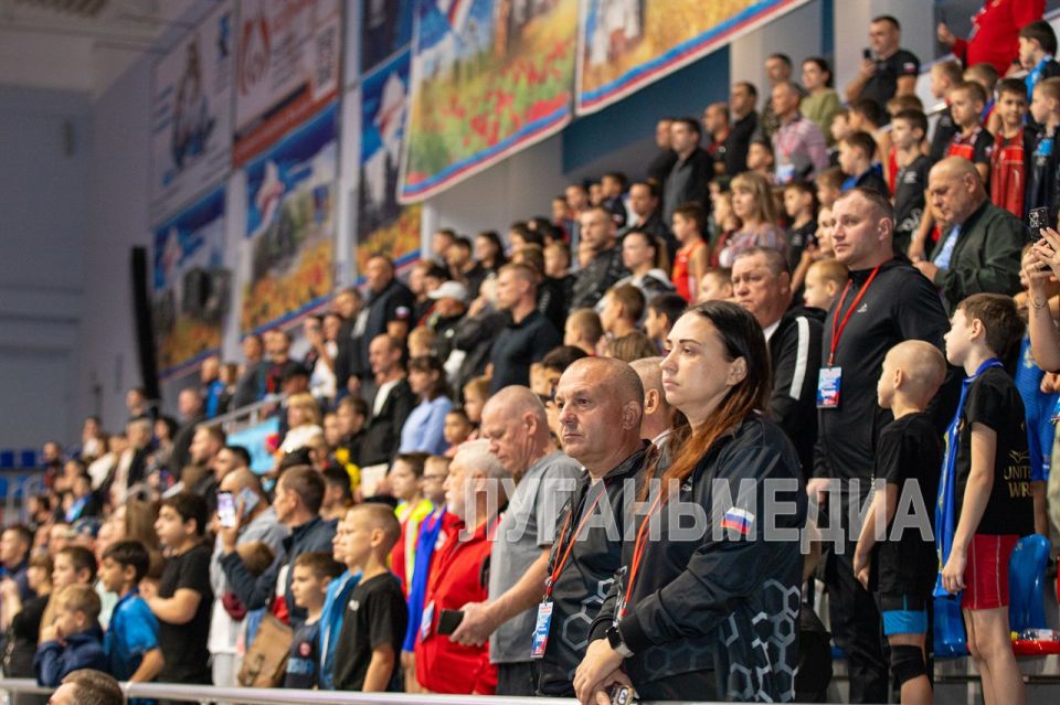 В Луганске стартовал турнир по греко-римской борьбе посвященный памяти участников СВО В Луганске стартовал турнир по греко-римской борьбе посвященный памяти участников СВО