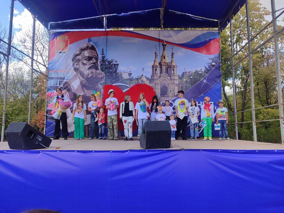 В парке культуры и отдыха имени Победы прошло «Дефиле по-особому», которое подарили городу воспитанники Алчевского отделения республиканского Центра социальной реабилитации детей-инвалидов «Возрождение» В парке культуры и отдыха имени Победы прошло «Дефиле по-особому», которое подарили городу воспитанники Алчевского отделения республиканского Центра социальной реабилитации детей-инвалидов «Возрождение»