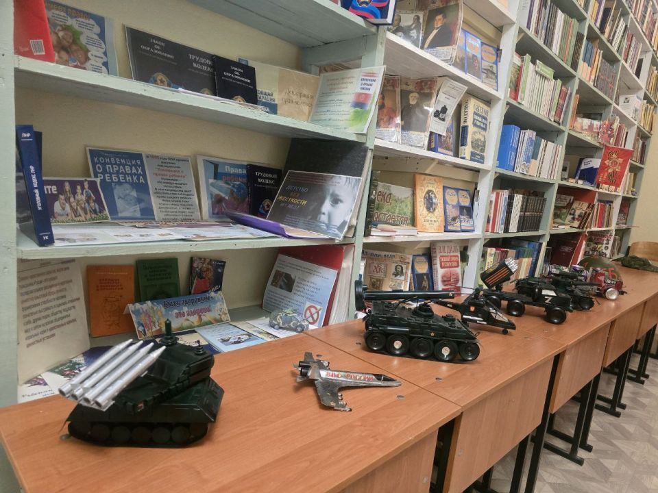 В рамках реализации проекта "СВОим героям" Конкурса инициатив родительских сообществ Российского Общества «Знания» и Минпросвещения РФ командой проекта Ясеновской гимназии были изготовлены модели боевой техники В рамках реализации проекта "СВОим героям" Конкурса инициатив родительских сообществ Российского Общества «Знания» и Минпросвещения РФ командой проекта Ясеновской гимназии были изготовлены модели боевой техники