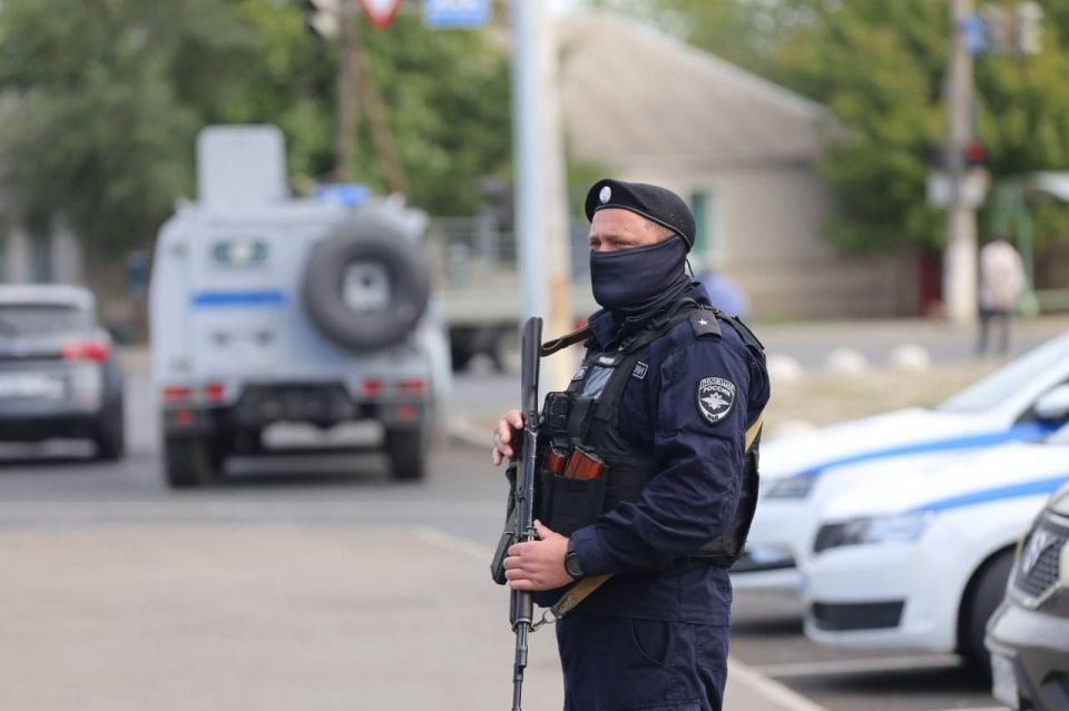 Полицейские республики провели профилактический рейд в Луганске Полицейские республики провели профилактический рейд в Луганске