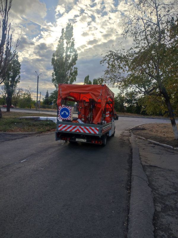 В Красном Луче продолжаются работы по нанесению дорожной разметки в рамках комплексной программы повышения безопасности дорожного движения В Красном Луче продолжаются работы по нанесению дорожной разметки в рамках комплексной программы повышения безопасности дорожного движения