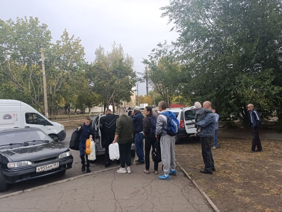 Сегодня наши земляки, победители I этапа Республиканской игры «Семейная Зарница», семья Зубченко, отправляются в город Волгоград, чтобы принять участие во II Республиканском этапе, который будет проходить в г.Волгограде Сегодня наши земляки, победители I этапа Республиканской игры «Семейная Зарница», семья Зубченко, отправляются в город Волгоград, чтобы принять участие во II Республиканском этапе, который будет проходить в г.Волгограде