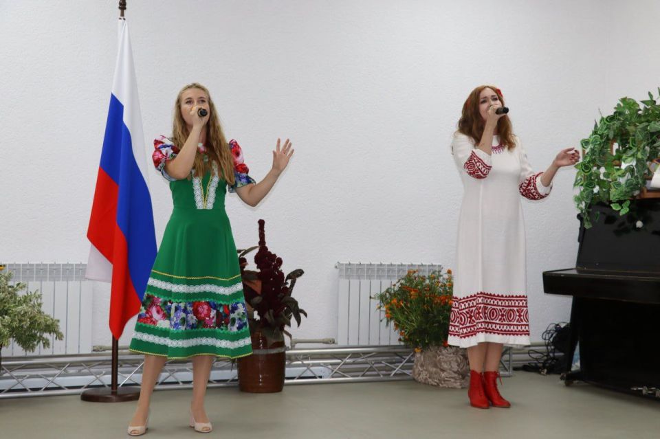 Каждому человеку, всей душой любящему свой край, дороги самые лучшие на свете родной дом, родная земля, родной поселок! Каждому человеку, всей душой любящему свой край, дороги самые лучшие на свете родной дом, родная земля, родной поселок!