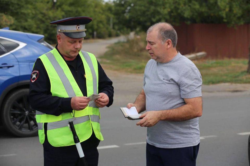 Полицейские республики провели профилактический рейд в Луганске Полицейские республики провели профилактический рейд в Луганске